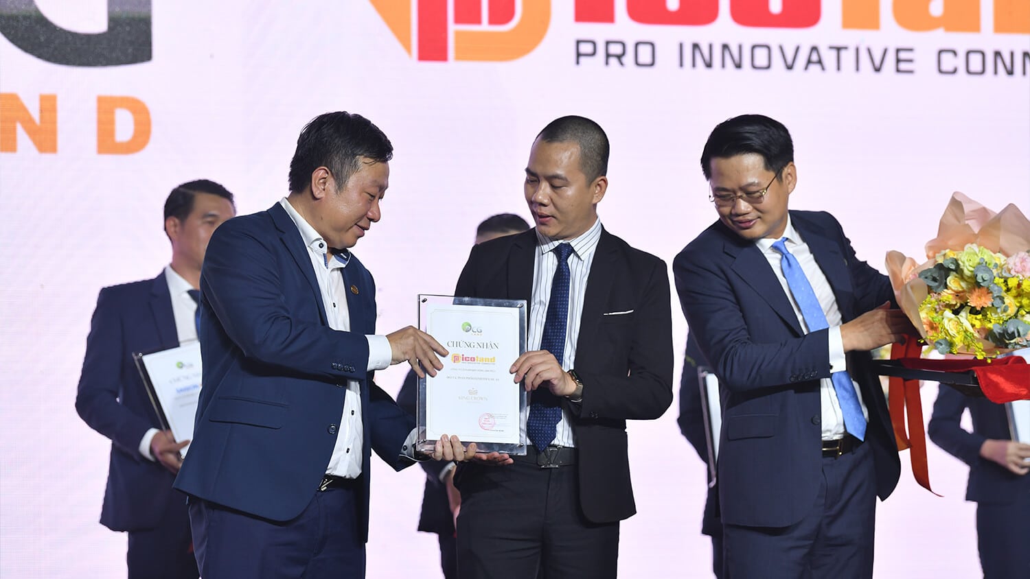 PICOLAND KÝ KẾT PH N PHỐI CHÍNH THỨC DỰ ÁN KING CROWN INFINITY 